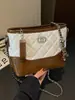 Bolso de hombro con cadena de patrón de diamante para mujer, nueva moda trendy 2026, bolso de hombro y bandolera de alta gama para el día a día, bolso tipo cubo