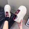 Zapatos de suela gruesa de 8 cm con aumento de altura, zapatos blancos de cuero para mujer, primavera 2025, nuevos zapatos de plataforma combinables, zapatos casuales y cómodos de tabla.