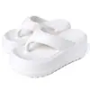 Nuevas chanclas de mujer de alta gama con suela gruesa de EVA para uso en exteriores, moda de verano, ultraligeras, estilo ins, sandalias de playa antideslizantes