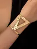 Amazon transfronterizo exagerado toma callejera pulsera hueca en forma de V diseño de personalidad femenina sentido del diseño viento frío apertura adornos para la mano venta al por mayor