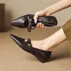 Zapatos planos vintage tipo lazo de camelia estilo francés para mujer, nuevo modelo otoño 2026, zapatos de cuero suave con punta cuadrada pequeña para madres