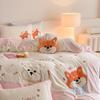 Juego de Cama de Invierno para Niños Clase A de Leche Cálida de Terciopelo de Coral de Cuatro Piezas Estilo Dibujos Animados Bordado Funda de Edredón Engrosada Ropa de Cama