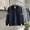 Cárdigan de punto retro americano para hombre, corte ajustado, suéter de pareja a bloques de color con cuello medio alto y cremallera, chaqueta casual