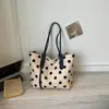 Bolsa de Tote de Lunares Estilo Coreano Nuevo Verano 2026 Sensación Relajada Gran Capacidad Moda para el Trabajo y el Trayecto Bolso de Hombro Único