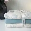 Conjunto de Quatro Peças em Gaze Dupla 100% Algodão Puro Estilo Pastoral Classe A para Maternidade e Bebê Conjunto de Três Peças de Cama Cobertura de Edredom Infantil Transmissão ao Vivo