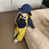 Roupa infantil 2026 outono novo estilo meninos estilo coreano simples e estilosa blusa de moletom de manga comprida com calça estilosa com letras da moda