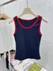 Camisola estilo coreano con diseño de bloques de color de dos piezas falsas, con copas de pecho transpirables fijas, nuevo top versátil ajustado