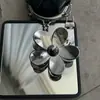 Pinza Metálica para el Cabello con Flor Transfronteriza, Pinza de Tiburón Grande de 7 cm, Pasador Simple y Elegante para la Parte Posterior de la Cabeza, Accesorio para el Cabello