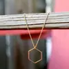 Collar hexagonal geométrico para mujer, cadena minimalista para la clavícula, diseño único, versátil para el trabajo, accesorio simple para superponer
