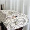 Manta de algodón tejida con patrón de nubes de grado A para otoño e invierno, adecuada para camas individuales o dobles, lavable a máquina, suave y cómoda para dormir, engrosada para abrigar, e ideal para primavera, otoño e invierno