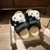 Chinelos Fofos Femininos para Uso Externo 2026 Outono/Inverno Novos Super Quentes Ins Sola Grossa Gato Desenho Animado Uma Tira Chinelos de Pelúcia