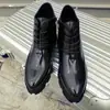 Zapatos de charol brillante de caña alta con punta fina, Zapatos de plataforma estilo británico con aumento de altura oculto, Zapatos de hombre con cremallera y remaches, Zapatos casuales de cuero para discoteca