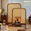 Biombo vintage de madera maciza cuidadosamente seleccionado para la sala de estar, con tejido de ratán como división para la entrada, diseñado para cubrir la puerta directamente frente a la entrada, y un nuevo estante de almacenamiento de estilo retro