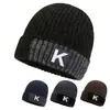 Gorro de Tricô Chenille Outono Inverno para Homens Mulheres Quente Logo de Letra K Chapéu Espesso para o Frio Estilo Europeu Americano Proteção contra o Frio Chapéu de Proteção para as Orelhas