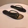 Estação Europeia 2026 Verão Nova Moda Chinelos de Dedo com Strass Sandálias Rasteirinhas de Dedo para Mulheres Sandálias de Praia Tendência
