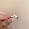 Anillo liso elegante y minimalista para el dedo índice, popular entre las influencers femeninas, anillo hueco de lujo ligero, anillo de lazo de estilo coreano de nicho