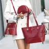 Bolso de Mujer 2023 Nueva Moda Laca Gran Capacidad Bolso de Mano Hombro Único Diagonal Bolso para Suegra Bolso de Tres Piezas Al por Mayor