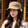 2026 Otoño/Invierno Nuevo Estilo Gorra Plana para Mujer Beret de Felpa de Gamuza de Alta Gama Hace que la Cara se Vea Más Pequeña Sombrero de Hípica Plano Retro
