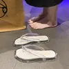 Chinelos de Cristal da Moda Roupa Feminina 2024 Verão Novo Antiderrapante Interno Celebração da Internet Sandálias de Dedo