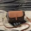 Bolsa Quadrada Pequena Estilosa Versátil com Estampa Vintage para Mulheres 2026 Novo Modelo Alta Estética Luxo Leve Nicho Bolsa de Ombro Transversal para o Dia a Dia