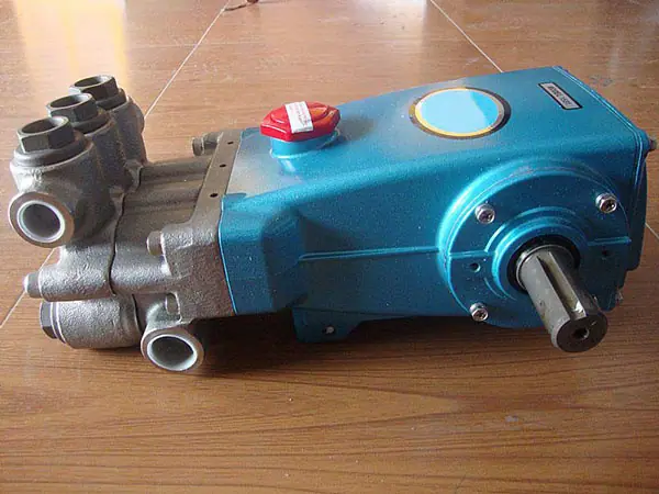 HT400三缸柱塞泵.jpg