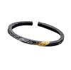 Pulsera negra al ras para hombre, estilo frío moderno, pulsera abierta simple, pulsera sólida para hombre con textura dorada