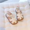 Novas Sandálias de Verão 2025 para Meninas de Idade Média e Grande, Sapatos Casuais Vazados Respiráveis de Princesa para Crianças, Sapatos Estilo Romano Retrô
