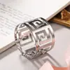 Argolas de Guardanapo Vazadas de Metal Leve e Criativo para Cruzamento de Fronteiras para Decoração de Mesa de Hotel e Restaurante Venda por Atacado