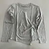 Camiseta casual de manga larga con dobladillo retorcido para mujer, cuello redondo, estiliza la figura, nuevo estilo básico de otoño, disponible en varios colores