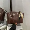 Bolsa Saco de Luxo para Mulheres 2025 Novo Estilo Outono Mais Vendida Bolsa de Ombro Grande Capacidade Tendência Bolsa Tote para o Dia a Dia