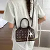 Bolsa de mão transfronteiriça novo modelo 2026, bolsa Lady Dior brilhante e resistente com contas, bolsa de ombro e transversal moderna e versátil atacado