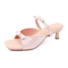 En Stock [Altura de Tacón de 5 cm] Uso de Tres Formas, Súper Cómodas con Sensación de Caminar Sobre Nubes, No Cansarán Tus Pies, Adecuadas para Uso en Exteriores, Sandalias de Tacón Alto con Lazo y Chanclas