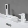 Fábrica gran descuento al por mayor americano cascada dividido tres agujeros cinco agujeros bañera grifo de agua caliente y fría cromo negro y blanco