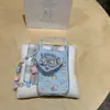 Soporte Harada Osamu de fondo azul apto para iPhone 18 Pro Max con cadena para colgar, funda de teléfono Apple 17, soporte 15, 16 acabado mate
