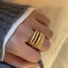 Anel artesanal torcido estilo ins com superfície curva de cinco camadas, simples e versátil, anel de design nicho, anel estilo europeu e americano