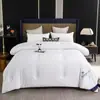 Núcleo de Edredom de Seda e Penas Customizado Hilton Doubletree Primavera e Outono Presente Amigo da Pele Estudante Temporada de Volta às Aulas Fibra de Nove Furos