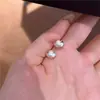 Exquisitos Pendientes de Botón Pequeños Cepillados Imitación Perla Yuanbao para Mujer Diseño de Nicho Pendientes Lujo Ligero Sensación de Alta Gama Joyería para Orejas