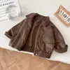 Jaqueta de Couro Infantil 2026 Nova Chegada de Outono, Jaqueta de Couro Liso com Gola Reversível para Meninos e Meninas, Jaqueta de Motociclista Estilo Coreano para Meninos