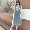 Nuevo Vestido Casual Ceñido con Estilo Coreano, Color Lavado de Mezclilla, Bloques de Color, Parches, Cuello con Solapa, Cremallera, Patrón en Forma de Corazón