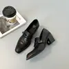 Outono de 2026 Novos Elegantes para o Trabalho Slip-on Versáteis Confortáveis Sapatilhas Pequenos Sapatos de Couro Estilo Britânico Mocassins Retrô Femininos
