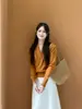 Camiseta de punto de manga larga con cuello en V y diseño de cruz verde estilo coreano para mujer en otoño e invierno con diseño bonito y top interior corto