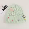 Touca colorida estilo coreano com botão de torção e lã, chapéu de tricô quente para meninas, chapéu para clima frio que afina o rosto para atividades ao ar livre, chapéu à prova de vento para estudantes