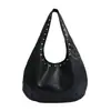 Bolsa de Ombro Única Retrô com Rebites de Grande Capacidade Estilo Coreano 2026 Nova Bolsa de Axila Feminina Bolsa Tote Dumpling Casual Simples