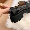 Sapatos Loafers de Camurça Dourada com Solado Grosso Estilo Britânico 2023 Primavera e Verão Camurça de Couro Camada Superior Slip-on Loafers Bolo de Esponja Loafers Dourados Femininos