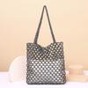 Bolsa de miçangas oca feita à mão de fábrica nova elegante para mulheres, bolsa de ombro portátil, clutch simples de imitação de pérola