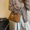 Bolso de hombro de gamuza versátil de gran capacidad, modelo nuevo 2026, bolso de cadena vintage para mujer, bolso cruzado para la ciudad