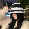 Nuevo Estilo 2026 Sombrero de Pescador de Felpa Tejida para Mujer, Sombrero de Cubo para Otoño e Invierno de Circunferencia de Cabeza Grande, Moda Japonesa, Sombrero para Adelgazar la Cara