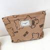 Bolsa de cosméticos de pana de estilo japonés, elegante y de aspecto informal, ideal para guardar cosméticos, organizar y llevar en la mano, con un bonito diseño de oso.