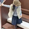 Conjunto de Ropa de Otoño para Niñas 2026 Nuevo Estilo Otoño/Invierno Chaleco Peludo Suéter de Punto Grueso Elegante Pantalones de Pierna Ancha Conjunto de Tres Piezas Moderno