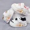 Nuevos Zapatos Infantiles para Otoño 2026 para Niñas y Niños, Zapatos de Piel Blanca, Tenis Bajos de Dibujos Animados de Moda